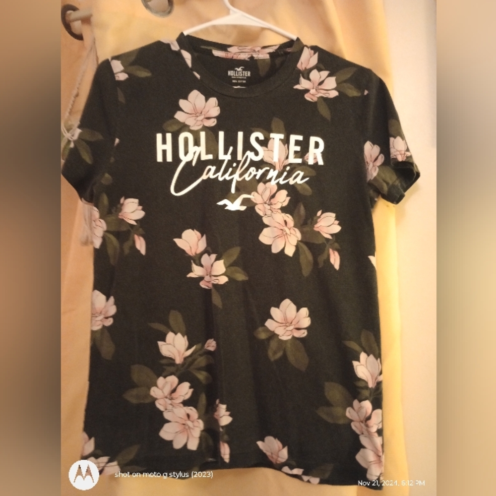 Hollister flower shirt mens xs